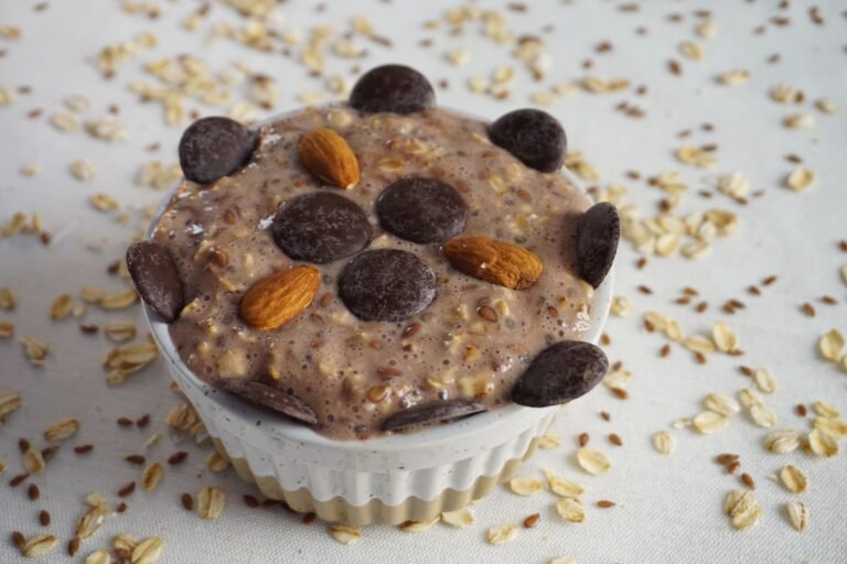 Single-Serve Chocolate Blender Baked Cake Oats: Dessert for Breakfast